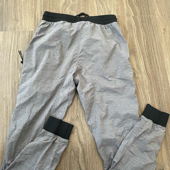 Nike grey women’s windbreaker pants - Picture 4 of 4